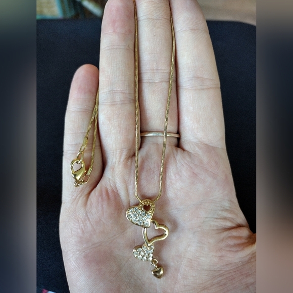 Vintage Avon Gold And Rhinestone Heart Pendant Necklace - Picture 4 of 7